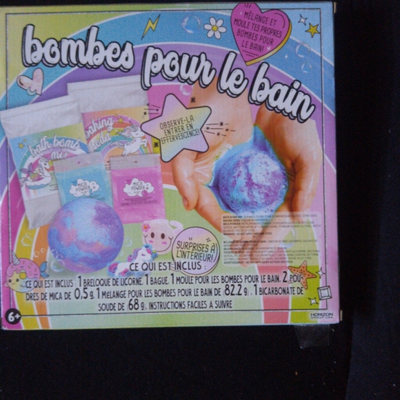 Lip Balm and Bath Bomb Kits - Picture 5 of 7